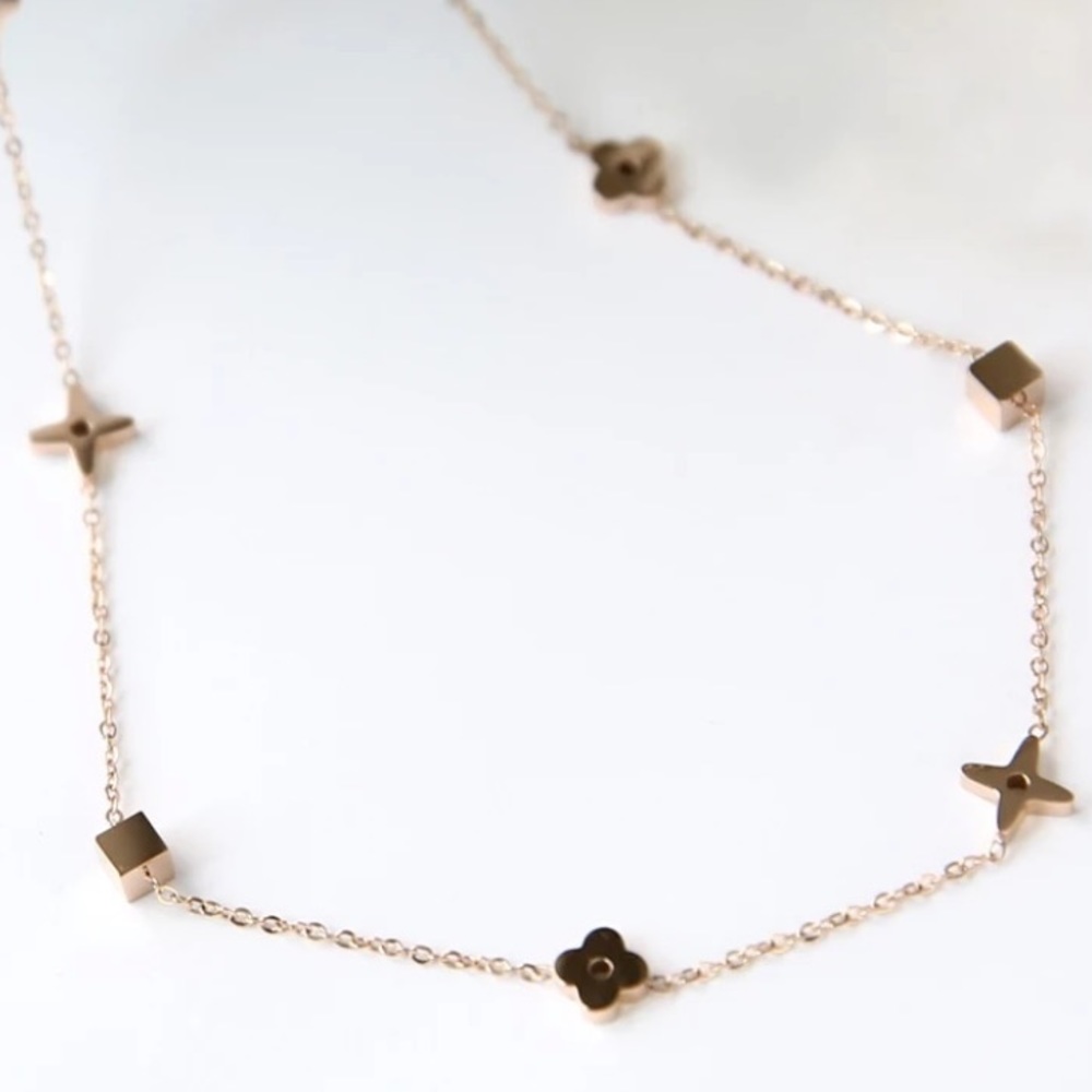 18KGP Gold Flower Choker Necklace Titanium Steel - Picture 3 of 8